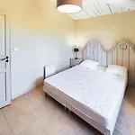 2 Bedroom Stunning In Saint-laurent-de-la-ca *