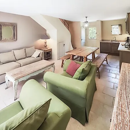 2 Bedroom Awesome In Saint-laurent-de-la-ca 別荘