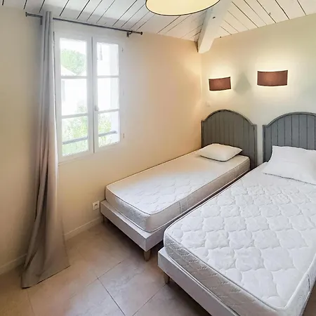 2 Bedroom Awesome In Saint-laurent-de-la-ca * サン・ローラン・ド・ラ・カブレリス