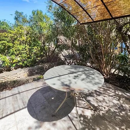 2 Bedroom Awesome In Saint-laurent-de-la-ca サン・ローラン・ド・ラ・カブレリス