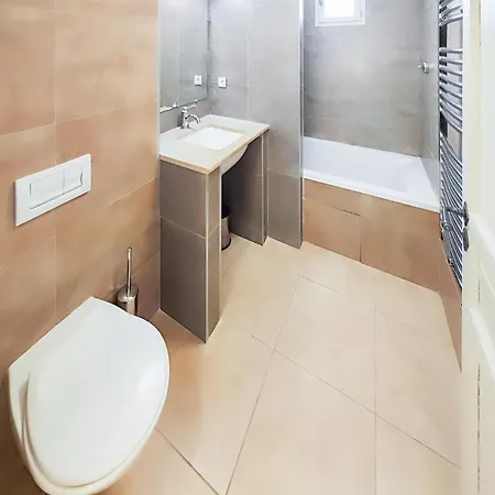 2 Bedroom Awesome In Saint-laurent-de-la-ca *
