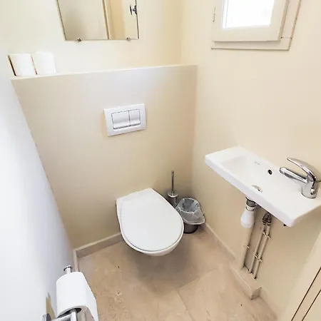 2 Bedroom Awesome In Saint-laurent-de-la-ca 別荘 サン・ローラン・ド・ラ・カブレリス