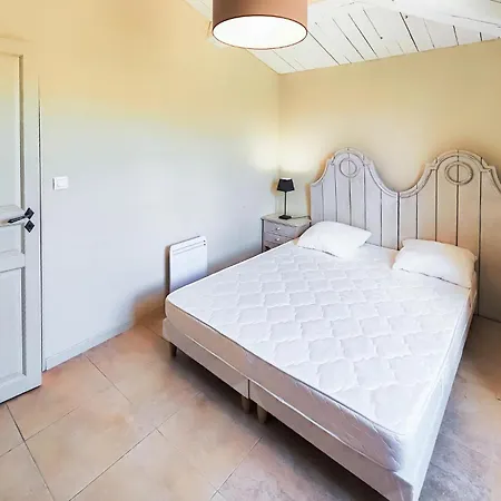 2 Bedroom Awesome In Saint-laurent-de-la-ca *