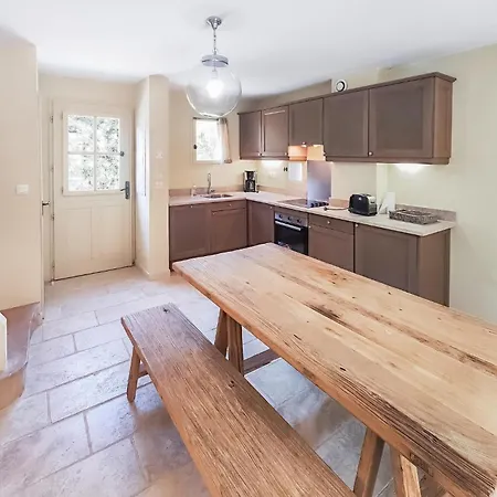 2 Bedroom Awesome In Saint-laurent-de-la-ca