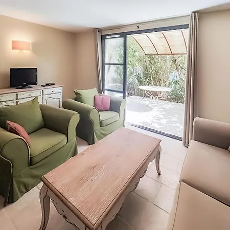 2 Bedroom Awesome In Saint-laurent-de-la-ca 別荘