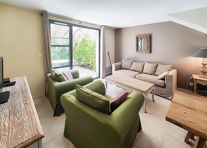 2 Bedroom Gorgeous In Saint-laurent-de-la-ca *