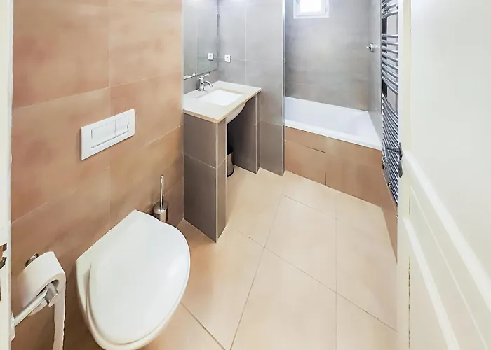 2 Bedroom Gorgeous In Saint-laurent-de-la-ca *