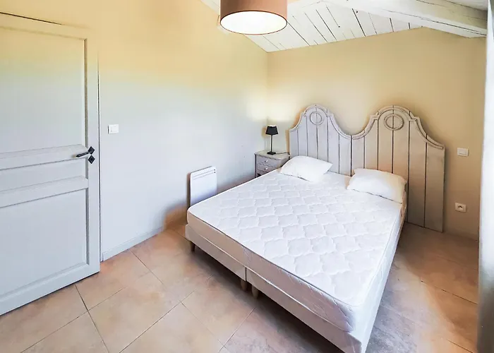 2 Bedroom Gorgeous In Saint-laurent-de-la-ca *