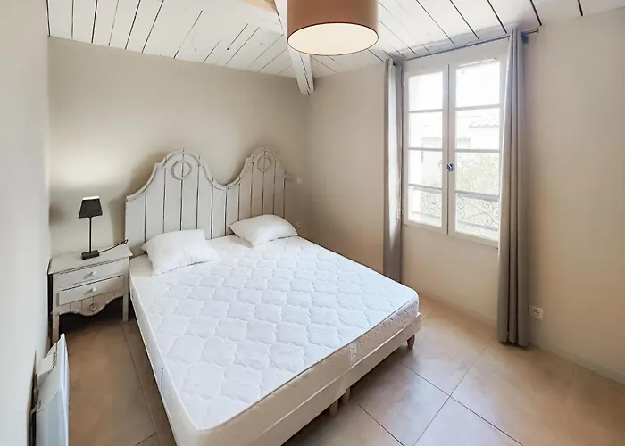 Semesterbostad 2 Bedroom Gorgeous In Saint-laurent-de-la-ca