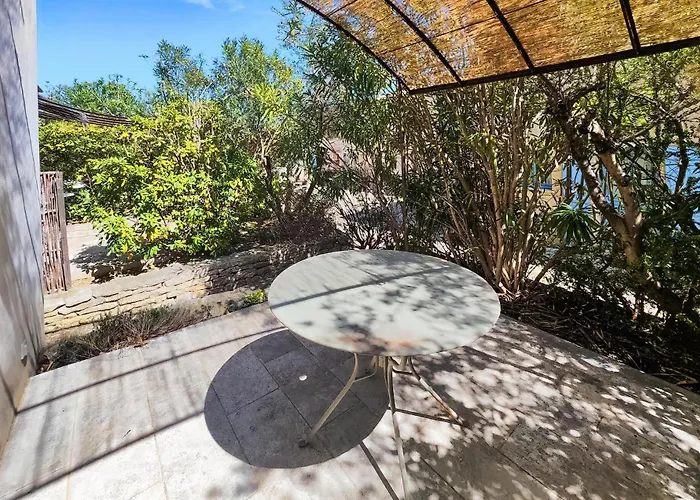 2 Bedroom Gorgeous In Saint-laurent-de-la-ca *